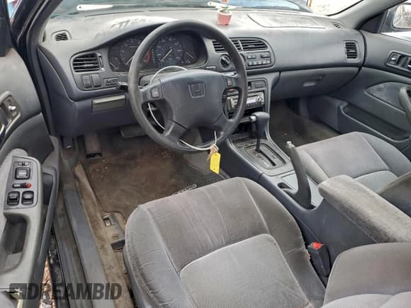 ✅ 1996 Honda Accord LX • VIN: 1HGCD7234TA039823 • Lot: 92165155. Listed on Copart with 186,961 mi. Free auction sales archive from the USA and detailed vehicle history report at DreamBid. Image 8.