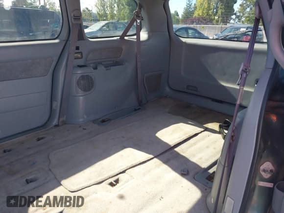 ✅ 2001 Toyota Sienna LE • VIN: 4T3ZF13C11U402401 • Lot: 43377535. Wystawiony na IAAI z przebiegiem 298 195 mil. Bezpłatny archiwum sprzedaży aukcyjnych z USA i szczegółowy raport historii pojazdu na DreamBid. Zdjęcie 8.