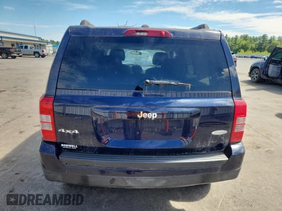✅ 2012 Jeep Patriot Latitude • VIN: 1C4NJRFB8CD638073 • Lot: 68450365. Listed on Copart with 72,573 mi. Free auction sales archive from the USA and detailed vehicle history report at DreamBid. Image 6.