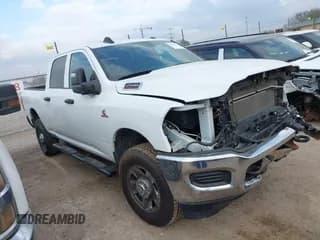 ✅ 2023 Ram 2500 Tradesman • VIN: 3C6UR5CL7PG566941 • Лот: 41619538. Опубликован ранее на IAAI с пробегом 95 971 миль. Бесплатный доступ к архиву аукционных продаж из США и подробный отчёт об истории автомобиля на DreamBid. Изображение 1.