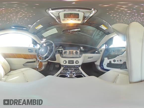 ✅ 2015 Rolls-Royce Wraith • VIN: SCA665C55FUX85086 • Lot: 48961135. Wystawiony na Copart z przebiegiem 31 124 mil. Bezpłatny archiwum sprzedaży aukcyjnych z USA i szczegółowy raport historii pojazdu na DreamBid. Zdjęcie 15.