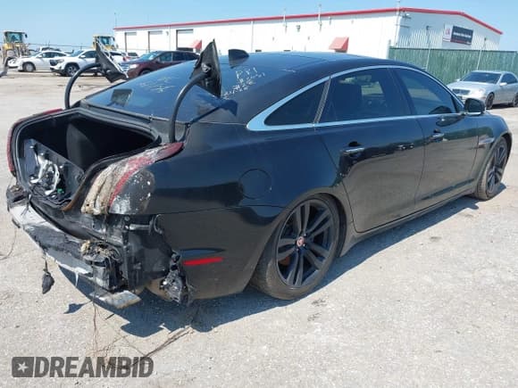 ✅ 2016 Jaguar XJ Portfolio • VIN: SAJWJ2GD1G8V99581 • Lot: 43104150. Wystawiony na IAAI z przebiegiem Nie podano. Bezpłatny archiwum sprzedaży aukcyjnych z USA i szczegółowy raport historii pojazdu na DreamBid. Zdjęcie 4.