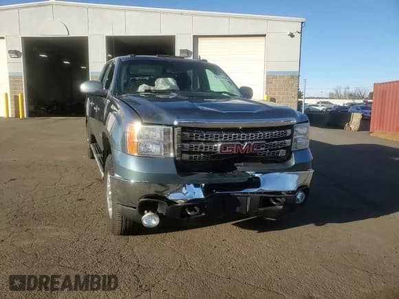✅ 2014 GMC Sierra 2500HD SLT • VIN: 1GT121CG8EF111672 • Lot: 93059445. Listed on Copart with 117,085 mi. Free auction sales archive from the USA and detailed vehicle history report at DreamBid. Image 13.