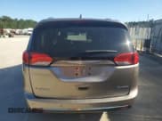 ✅ 2018 Chrysler Pacifica Hybrid Touring L • VIN: 2C4RC1L74JR164419 • Лот: 85110825. Опубликован ранее на Copart с пробегом 104 946 миль. Бесплатный доступ к архиву аукционных продаж из США и подробный отчёт об истории автомобиля на DreamBid. Изображение 6.