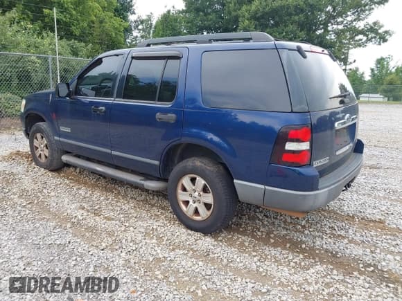✅ 2006 Ford Explorer XLS • VIN: 1FMEU62E86UA69991 • Lot: 42599509. Wystawiony na IAAI z przebiegiem 163 531 mil. Bezpłatny archiwum sprzedaży aukcyjnych z USA i szczegółowy raport historii pojazdu na DreamBid. Zdjęcie 3.