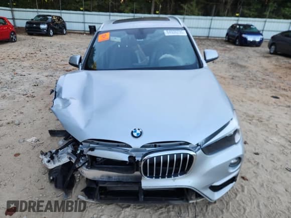 ✅ 2018 BMW X1 sDrive28i • VIN: WBXHU7C33J5L05523 • Lot: 84926235. Wystawiony na Copart z przebiegiem Nie podano. Bezpłatny archiwum sprzedaży aukcyjnych z USA i szczegółowy raport historii pojazdu na DreamBid. Zdjęcie 5.