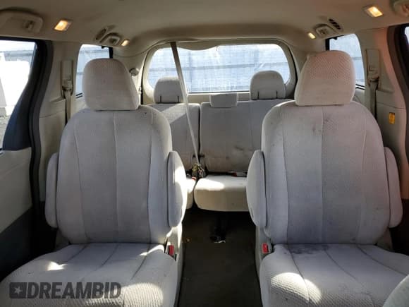 ✅ 2013 Toyota Sienna LE • VIN: 5TDJK3DC8DS053519 • Лот: 86544555. Опубликован ранее на Copart с пробегом 214 498 миль. Бесплатный доступ к архиву аукционных продаж из США и подробный отчёт об истории автомобиля на DreamBid. Изображение 10.