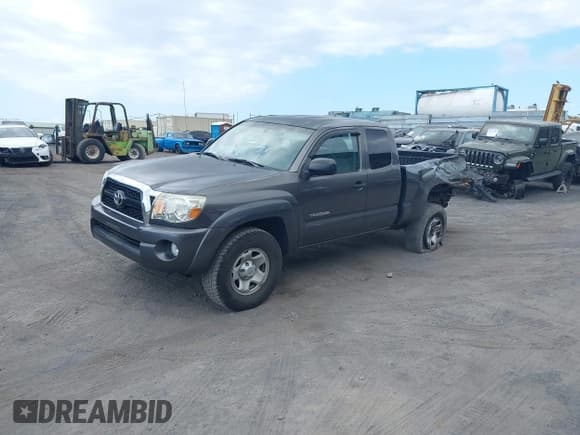 ✅ 2011 Toyota Tacoma • VIN: 5TFUU4EN8BX009220 • Lot: 43703304. Listed on IAAI with 126,142 mi. Free auction sales archive from the USA and detailed vehicle history report at DreamBid. Image 2.