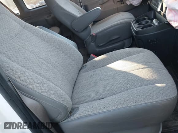 ✅ 2020 Chevrolet Express Passenger LT • VIN: 1GAZGPFGXL1213383 • Lot: 40589992. Listed on IAAI with 101,672 mi. Free auction sales archive from the USA and detailed vehicle history report at DreamBid. Image 5.