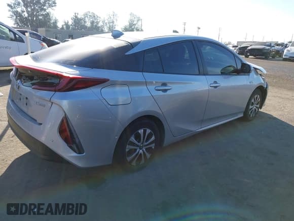 ✅ 2022 Toyota Prius LE • VIN: JTDKAMFP3N3209448 • Lot: 40533784. Listed on IAAI with 116,436 mi. Free auction sales archive from the USA and detailed vehicle history report at DreamBid. Image 4.