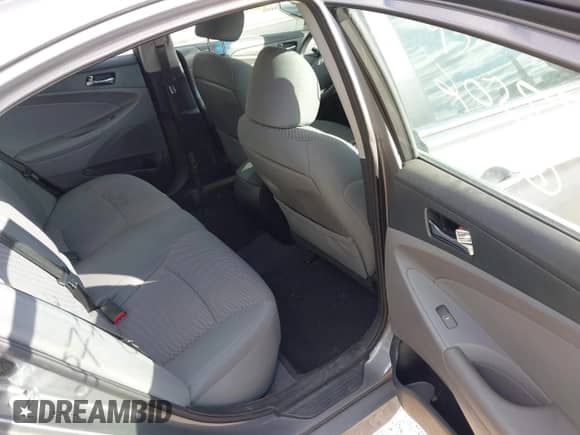 2014 Hyundai Sonata GLS с VIN 5NPEB4AC6EH877506, выставлен на аукционе IAAI как лот 43526110 с пробегом 113 575 миль миль и . История ставок и продаж доступна на DreamBid. Изображение 8.