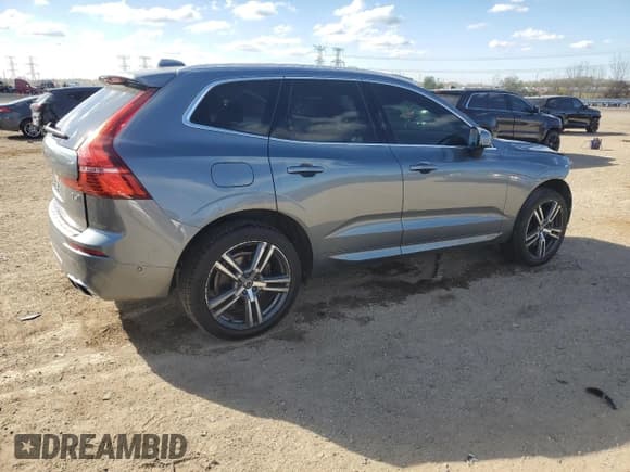 ✅ 2018 Volvo XC60 Momentum • VIN: YV4A22RK8J1047087 • Lot: 89646245. Listed on Copart with 82,284 mi. Free auction sales archive from the USA and detailed vehicle history report at DreamBid. Image 3.