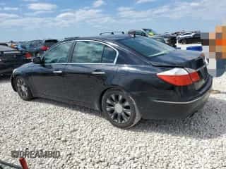 2009 Hyundai Genesis z VIN KMHGC46E59U058056, wystawiony jako Copart lot #71037764 z przebiegiem 265 799 mil mil oraz Szkoda całkowita • Salvage title. Historia ofert i sprzedaży dostępna na DreamBid. Obrazek 2.