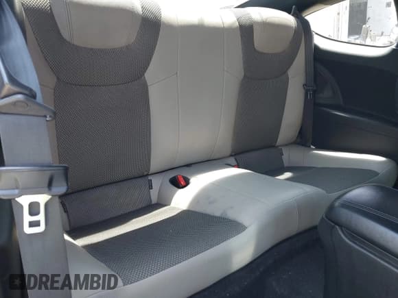 ✅ 2014 Hyundai Genesis Coupe 2.0T • VIN: KMHHT6KD9EU115057 • Lot: 42609807. Wystawiony na IAAI z przebiegiem 73 207 mil. Bezpłatny archiwum sprzedaży aukcyjnych z USA i szczegółowy raport historii pojazdu na DreamBid. Zdjęcie 8.