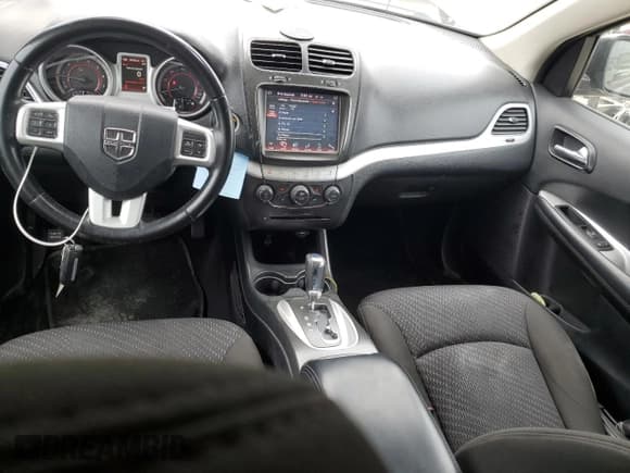 ✅ 2019 Dodge Journey SE • VIN: 3C4PDCBBXKT867009 • Lot: 70303325. Wystawiony na Copart z przebiegiem 87 815 mil. Bezpłatny archiwum sprzedaży aukcyjnych z USA i szczegółowy raport historii pojazdu na DreamBid. Zdjęcie 8.