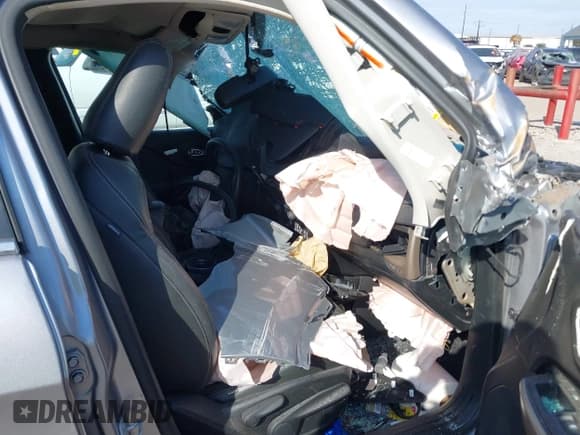 ✅ 2018 Jeep Cherokee Latitude • VIN: 1C4PJLCXXJD590109 • Lot: 41626291. Listed on IAAI with Not provided. Free auction sales archive from the USA and detailed vehicle history report at DreamBid. Image 5.