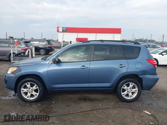 ✅ 2011 Toyota RAV4 • VIN: JTMZF4DV8BD031737 • Lot: 43192007. Listed on IAAI with 91,824 mi. Free auction sales archive from the USA and detailed vehicle history report at DreamBid. Image 14.