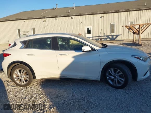 ✅ 2017 Infiniti QX30 Premium • VIN: SJKCH5CP1HA022152 • Lot: 43651809. Wystawiony na IAAI z przebiegiem 109 322 mil. Bezpłatny archiwum sprzedaży aukcyjnych z USA i szczegółowy raport historii pojazdu na DreamBid. Zdjęcie 14.