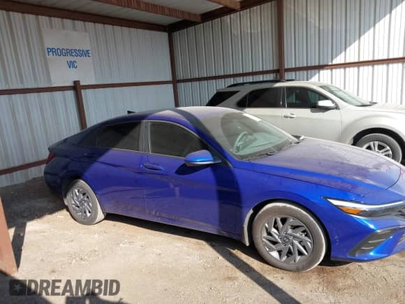 ✅ 2024 Hyundai Elantra SEL • VIN: KMHLM4DG8RU794523 • Lot: 40646270. Listed on IAAI with 2,932 mi miles. Access the free auction sales archive from the USA and view a detailed vehicle history report at DreamBid. Image 13.