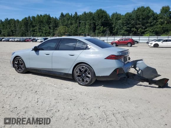 ✅ 2024 BMW i5 eDrive40 • VIN: WBY33FK04RCR43720 • Lot: 71079865. Wystawiony na Copart z przebiegiem 23 408 mil. Bezpłatny archiwum sprzedaży aukcyjnych z USA i szczegółowy raport historii pojazdu na DreamBid. Zdjęcie 2.