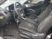 ✅ 2015 Hyundai Veloster • VIN: KMHTC6AD7FU227692 • Lot: 78468744. Wystawiony na Copart z przebiegiem 136 363 mil. Bezpłatny archiwum sprzedaży aukcyjnych z USA i szczegółowy raport historii pojazdu na DreamBid. Zdjęcie 7.