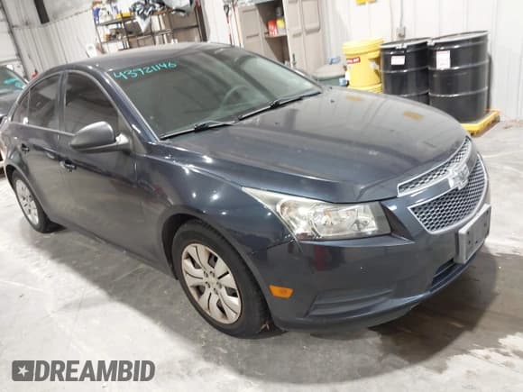 ✅ 2014 Chevrolet Cruze LS • VIN: 1G1PA5SH4E7444145 • Lot: 43921146. Wystawiony na IAAI z przebiegiem 165 780 mil. Bezpłatny archiwum sprzedaży aukcyjnych z USA i szczegółowy raport historii pojazdu na DreamBid. Zdjęcie 1.