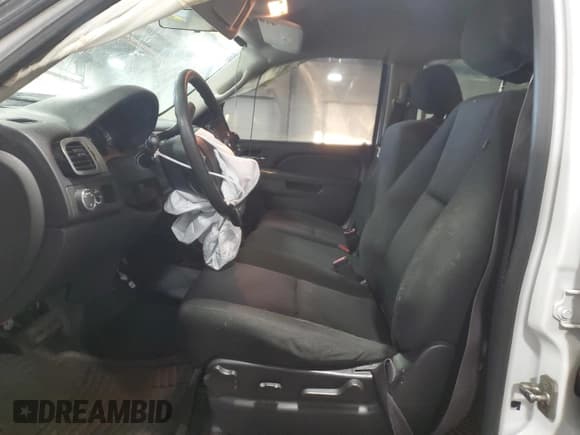 ✅ 2014 Chevrolet Tahoe Commercial • VIN: 1GNLC2E00ER167400 • Lot: 82217174. Listed on Copart with 136,376 mi. Free auction sales archive from the USA and detailed vehicle history report at DreamBid. Image 7.