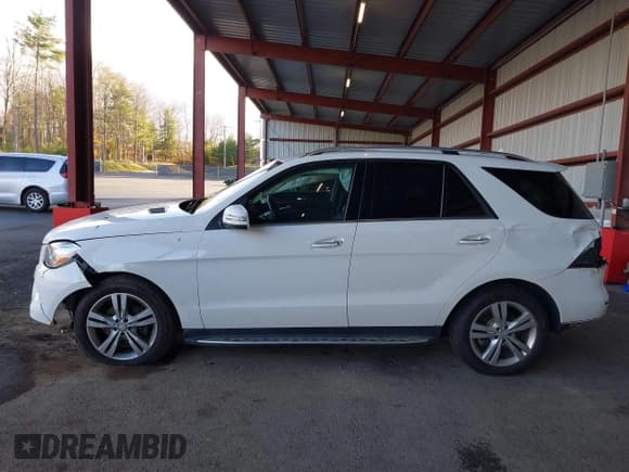 ✅ 2015 Mercedes-Benz M 350 • VIN: 4JGDA5HB6FA446542 • Лот: 43634100. Опубликован ранее на IAAI с пробегом 137 395 миль. Бесплатный доступ к архиву аукционных продаж из США и подробный отчёт об истории автомобиля на DreamBid. Изображение 15.