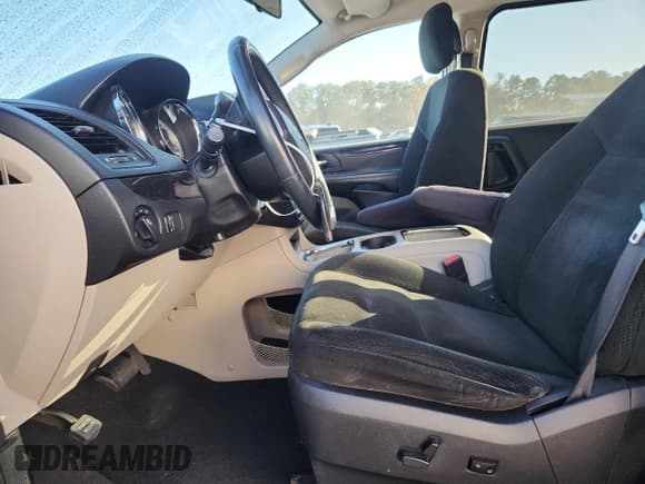 ✅ 2015 Dodge Grand Caravan SXT • VIN: 2C4RDGCG5FR744740 • Lot: 92726695. Listed on Copart with 146,004 mi. Free auction sales archive from the USA and detailed vehicle history report at DreamBid. Image 7.