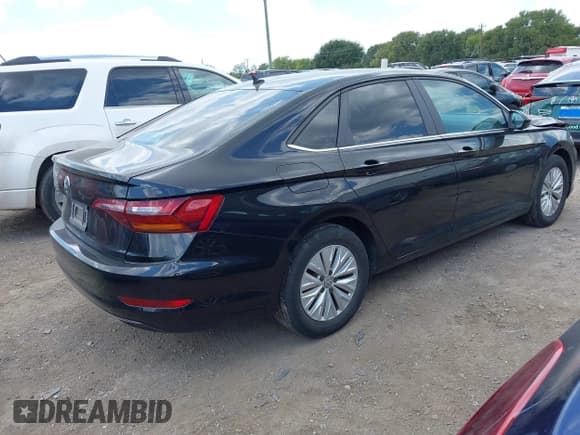 ✅ 2019 Volkswagen Jetta S • VIN: 3VWC57BU5KM152733 • Lot: 43066261. Wystawiony na IAAI z przebiegiem 101 962 mil. Bezpłatny archiwum sprzedaży aukcyjnych z USA i szczegółowy raport historii pojazdu na DreamBid. Zdjęcie 4.