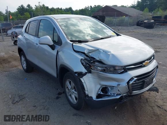✅ 2022 Chevrolet Trax LS • VIN: KL7CJNSM2NB544614 • Лот: 42566769. Опубликован ранее на IAAI с пробегом 18 333 миль. Бесплатный доступ к архиву аукционных продаж из США и подробный отчёт об истории автомобиля на DreamBid. Изображение 1.