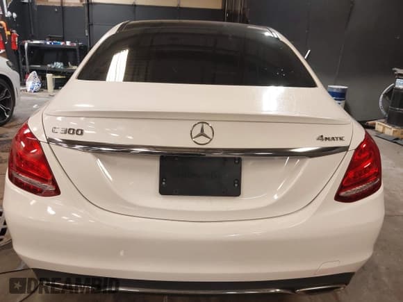 ✅ 2018 Mercedes-Benz C 300 • VIN: 55SWF4KB9JU251390 • Lot: 42390131. Listed on IAAI with 67,250 mi. Free auction sales archive from the USA and detailed vehicle history report at DreamBid. Image 16.