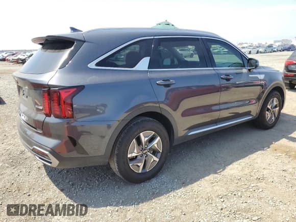 ✅ 2021 Kia Sorento S • VIN: KNDRG4LG9M5061231 • Lot: 69884485. Listed on Copart with 46,348 mi. Free auction sales archive from the USA and detailed vehicle history report at DreamBid. Image 3.
