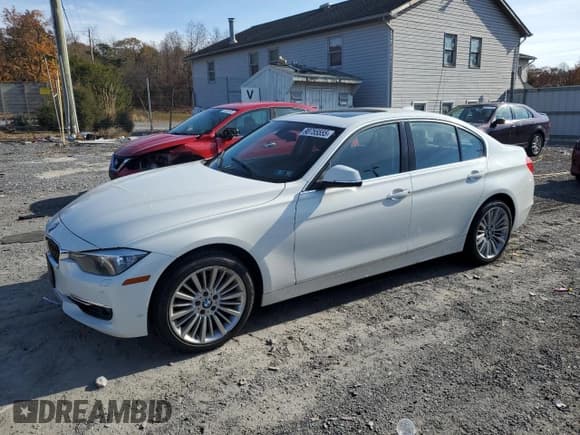✅ 2015 BMW 3 Series 328i xDrive • VIN: WBA3B5C55FF961479 • Lot: 90755555. Wystawiony na Copart z przebiegiem 126 824 mil. Bezpłatny archiwum sprzedaży aukcyjnych z USA i szczegółowy raport historii pojazdu na DreamBid. Zdjęcie 1.