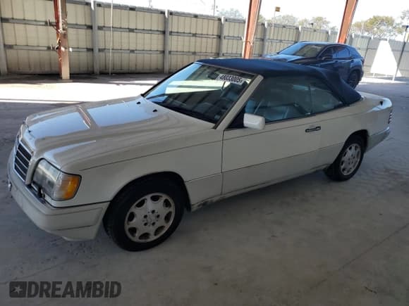 ✅ 1995 Mercedes-Benz E 320 • VIN: WDBEA66E7SC186998 • Лот: 48033005. Опубликован ранее на Copart с пробегом 114 643 миль. Бесплатный доступ к архиву аукционных продаж из США и подробный отчёт об истории автомобиля на DreamBid. Изображение 1.