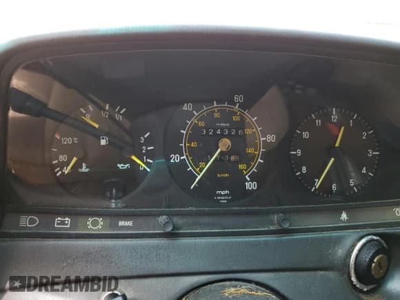 ✅ 1983 Mercedes-Benz 240 • VIN: WDBAB23A0DB409512 • Lot: 58252825. Wystawiony na Copart z przebiegiem 324 326 mil. Bezpłatny archiwum sprzedaży aukcyjnych z USA i szczegółowy raport historii pojazdu na DreamBid. Zdjęcie 9.