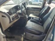 ✅ 2010 Chrysler Town & Country Touring Plus • VIN: 2A4RR8D19AR398096 • Lot: 62332725. Wystawiony na Copart z przebiegiem 289 102 mil. Bezpłatny archiwum sprzedaży aukcyjnych z USA i szczegółowy raport historii pojazdu na DreamBid. Zdjęcie 7.