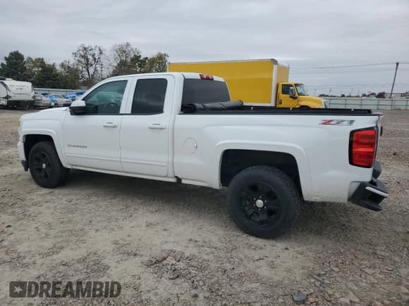 ✅ 2017 Chevrolet Silverado 1500 LT • VIN: 1GCVKREC8HZ115704 • Лот: 89887175. Опубликован ранее на Copart с пробегом 158 534 миль. Бесплатный доступ к архиву аукционных продаж из США и подробный отчёт об истории автомобиля на DreamBid. Изображение 2.