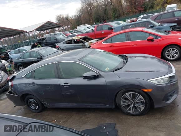 ✅ 2018 Honda Civic EX-T • VIN: JHMFC1F37JX012128 • Lot: 43773104. Listed on IAAI with 111,484 mi. Free auction sales archive from the USA and detailed vehicle history report at DreamBid. Image 13.