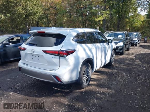 ✅ 2025 Toyota Highlander Hybrid XLE • VIN: 5TDKBRCH0SS646342 • Лот: 43445136. Опубликован ранее на IAAI с пробегом 11 750 миль. Бесплатный доступ к архиву аукционных продаж из США и подробный отчёт об истории автомобиля на DreamBid. Изображение 4.
