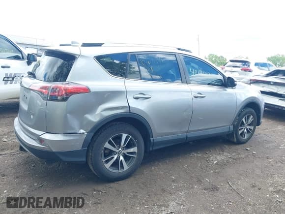✅ 2018 Toyota RAV4 XLE • VIN: 2T3WFREV1JW427878 • Lot: 42191031. Listed on IAAI with 97,264 mi. Free auction sales archive from the USA and detailed vehicle history report at DreamBid. Image 13.