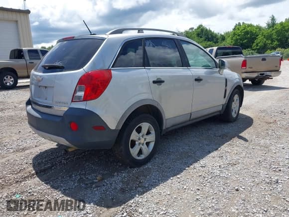 ✅ 2014 Chevrolet Captiva Sport LS • VIN: 3GNAL2EK1ES619408 • Lot: 42353917. Wystawiony na IAAI z przebiegiem 166 746 mil. Bezpłatny archiwum sprzedaży aukcyjnych z USA i szczegółowy raport historii pojazdu na DreamBid. Zdjęcie 4.