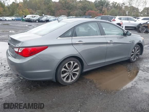 ✅ 2013 Hyundai Sonata SE • VIN: 5NPEC4AB4DH790206 • Лот: 43434230. Опубликован ранее на IAAI с пробегом 79 463 миль. Бесплатный доступ к архиву аукционных продаж из США и подробный отчёт об истории автомобиля на DreamBid. Изображение 17.