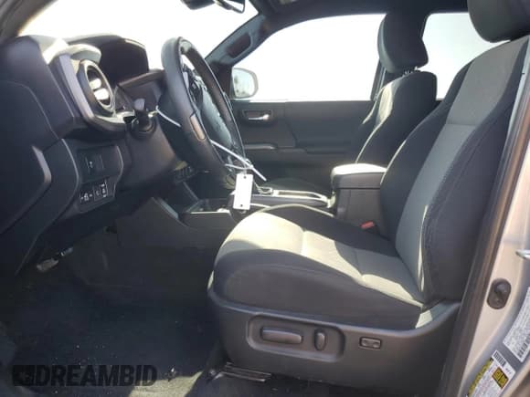 ✅ 2022 Toyota Tacoma TRD Sport • VIN: 3TYCZ5AN7NT093604 • Lot: 68126635. Wystawiony na Copart z przebiegiem 70 963 mil. Bezpłatny archiwum sprzedaży aukcyjnych z USA i szczegółowy raport historii pojazdu na DreamBid. Zdjęcie 7.