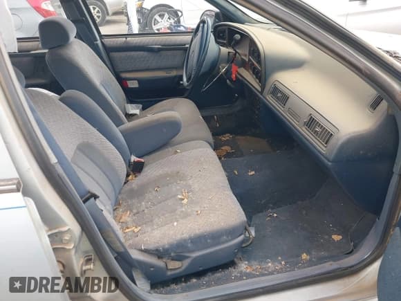 ✅ 1990 Mercury Sable • VIN: 1MECM55U5LA600326 • Lot: 42629859. Wystawiony na IAAI z przebiegiem 64 312 mil. Bezpłatny archiwum sprzedaży aukcyjnych z USA i szczegółowy raport historii pojazdu na DreamBid. Zdjęcie 5.