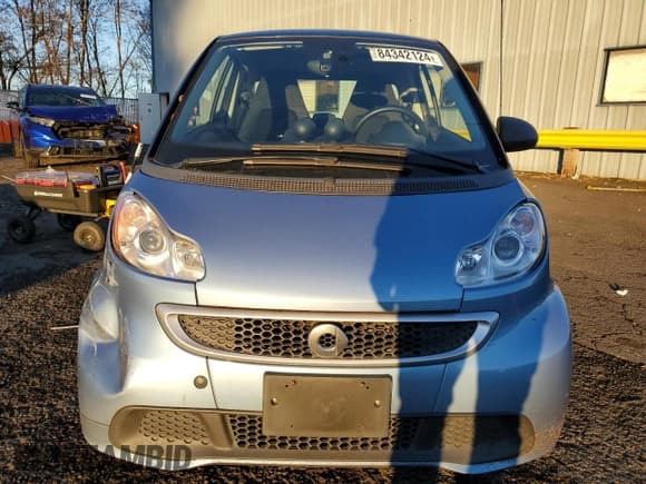 ✅ 2014 Smart fortwo Passion • VIN: WMEEJ9AA1EK758280 • Lot: 84342124. Wystawiony na Copart z przebiegiem 82 529 mil. Bezpłatny archiwum sprzedaży aukcyjnych z USA i szczegółowy raport historii pojazdu na DreamBid. Zdjęcie 5.