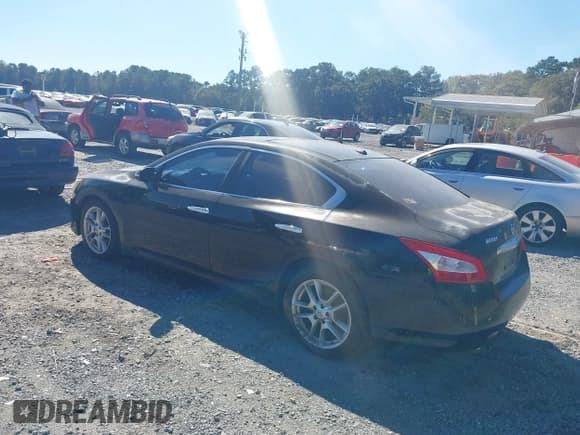 ✅ 2010 Nissan Maxima S • VIN: 1N4AA5AP8AC846635 • Lot: 43511264. Listed on IAAI with 189,979 mi. Free auction sales archive from the USA and detailed vehicle history report at DreamBid. Image 3.