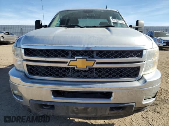 ✅ 2014 Chevrolet Silverado 2500HD LT • VIN: 1GC1CXCG5EF101004 • Lot: 85304134. Wystawiony na Copart z przebiegiem 136 107 mil. Bezpłatny archiwum sprzedaży aukcyjnych z USA i szczegółowy raport historii pojazdu na DreamBid. Zdjęcie 5.