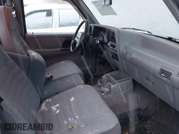 ✅ 1994 Ford Ranger XLT • VIN: 1FTCR10U3RPB27924 • Lot: 43836594. Listed on IAAI with 130,958 mi. Free auction sales archive from the USA and detailed vehicle history report at DreamBid. Image 5.