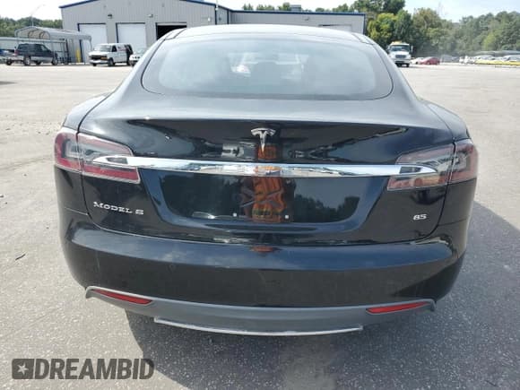 ✅ 2015 Tesla Model S 85 • VIN: 5YJSA1H10FFP74798 • Lot: 70705315. Listed on Copart with 133,006 mi. Free auction sales archive from the USA and detailed vehicle history report at DreamBid. Image 6.